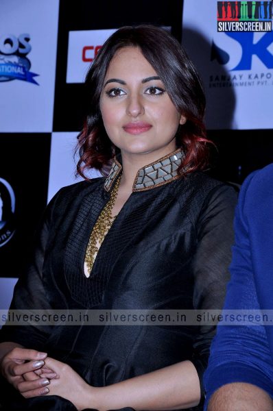 actress-sonakshi-sinha-promotes-tevar-at-hyderabad-photos-011.jpg