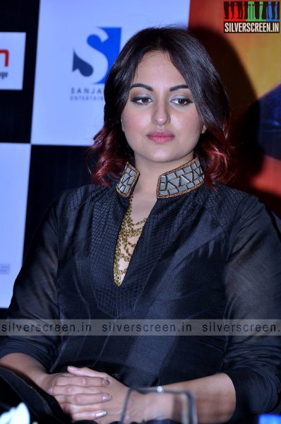 actress-sonakshi-sinha-promotes-tevar-at-hyderabad-photos-020.jpg