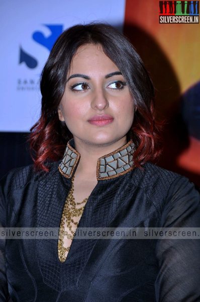 actress-sonakshi-sinha-promotes-tevar-at-hyderabad-photos-023.jpg