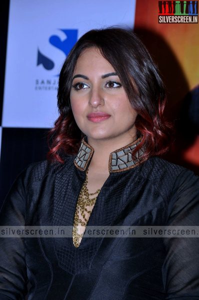 actress-sonakshi-sinha-promotes-tevar-at-hyderabad-photos-024.jpg