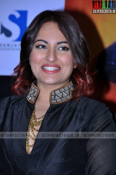 actress-sonakshi-sinha-promotes-tevar-at-hyderabad-photos-025.jpg