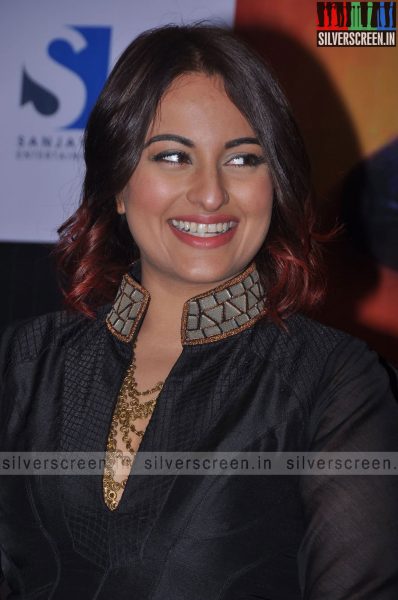 actress-sonakshi-sinha-promotes-tevar-at-hyderabad-photos-028.jpg