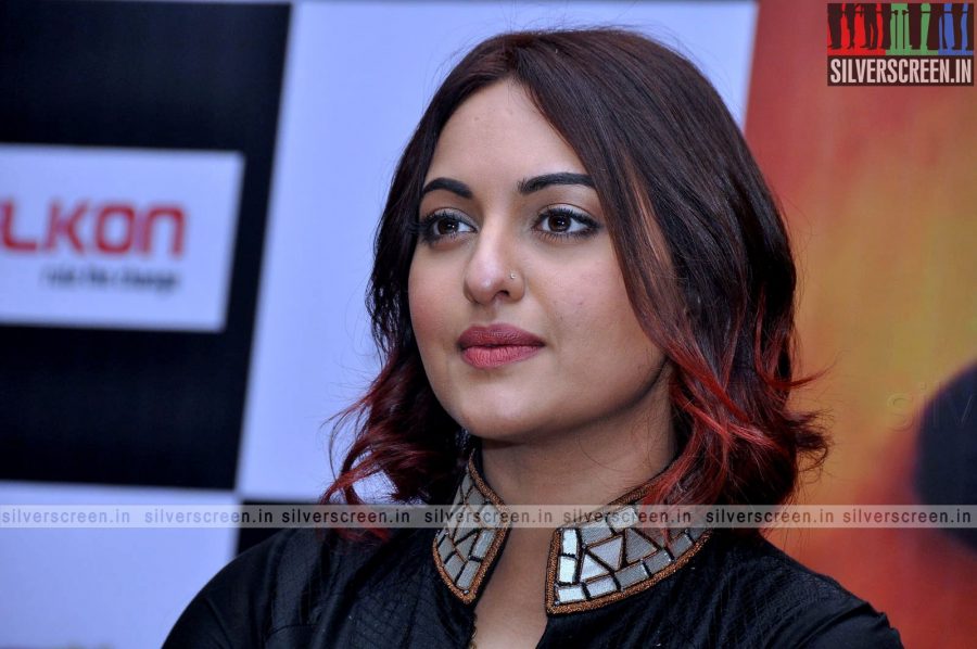 actress-sonakshi-sinha-promotes-tevar-at-hyderabad-photos-031.jpg