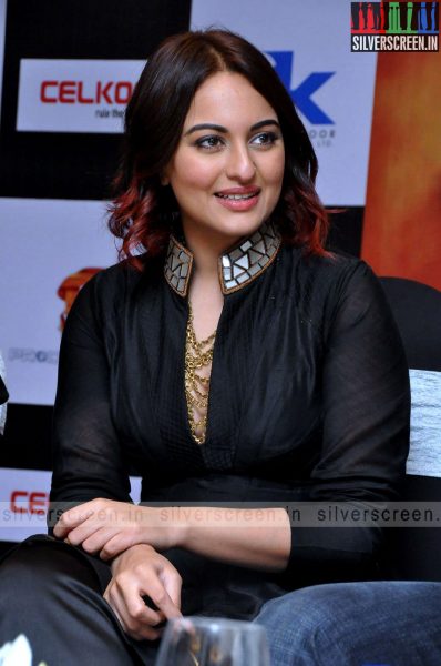 actress-sonakshi-sinha-promotes-tevar-at-hyderabad-photos-037.jpg