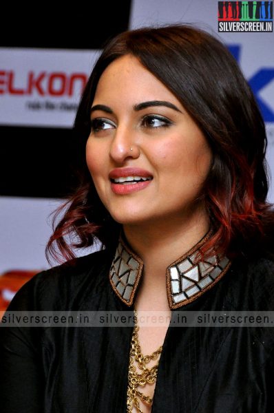 actress-sonakshi-sinha-promotes-tevar-at-hyderabad-photos-039.jpg