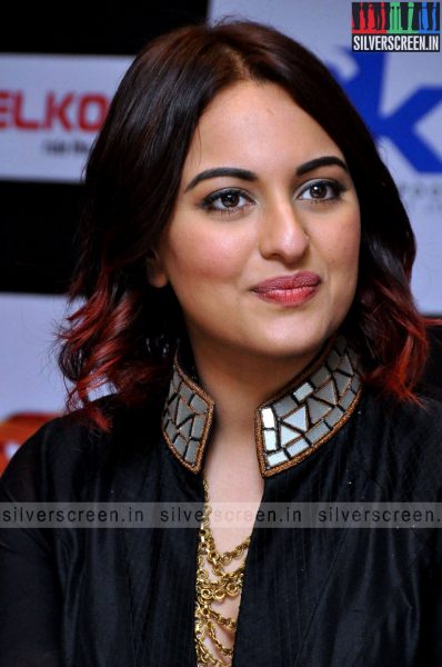 actress-sonakshi-sinha-promotes-tevar-at-hyderabad-photos-040.jpg