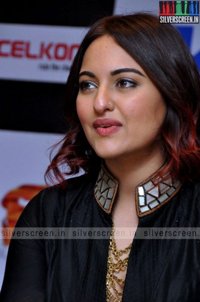 actress-sonakshi-sinha-promotes-tevar-at-hyderabad-photos-041.jpg