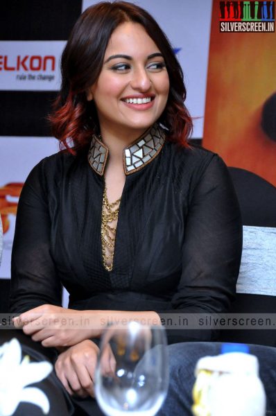 actress-sonakshi-sinha-promotes-tevar-at-hyderabad-photos-043.jpg