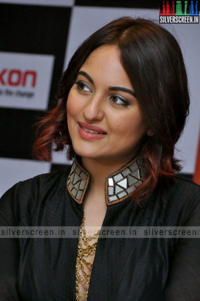 actress-sonakshi-sinha-promotes-tevar-at-hyderabad-photos-044.jpg