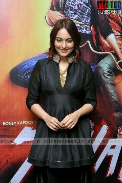 actress-sonakshi-sinha-promotes-tevar-at-hyderabad-photos-049.jpg