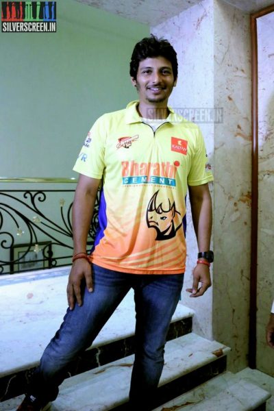 actor-jiiva-ccl-5-chennai-rhinos-press-meet-photos-014.jpg