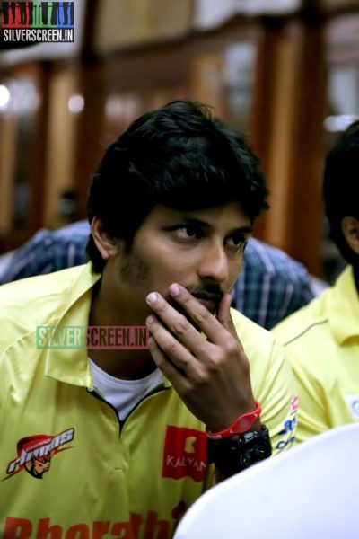 actor-jiiva-ccl-5-chennai-rhinos-press-meet-photos-032.jpg