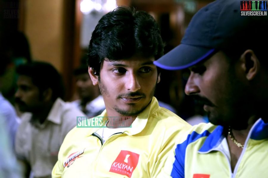 actor-jiiva-ccl-5-chennai-rhinos-press-meet-photos-040.jpg