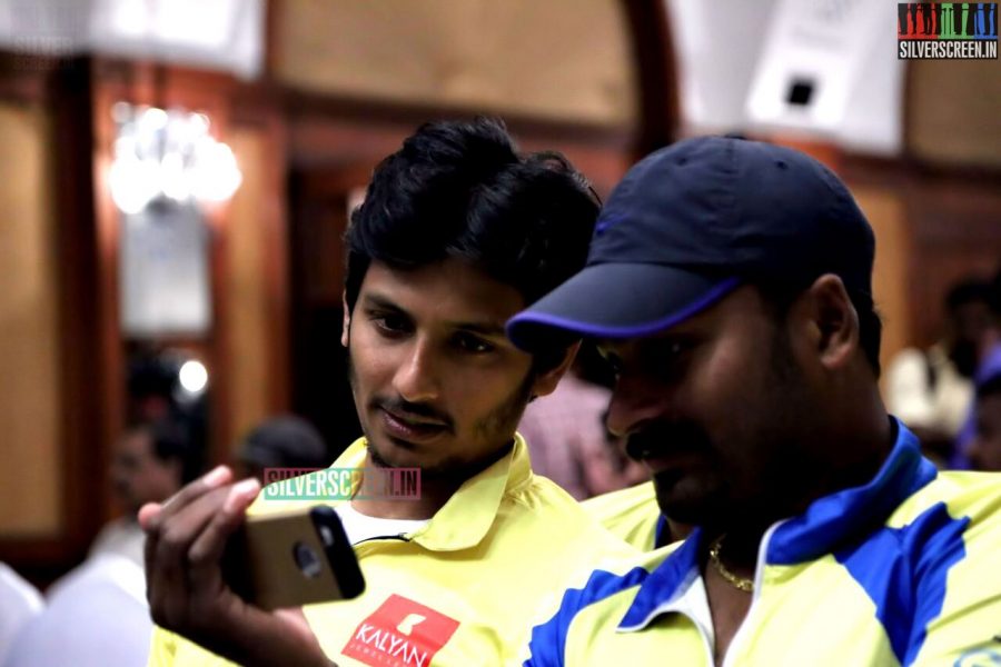 actor-jiiva-ccl-5-chennai-rhinos-press-meet-photos-051.jpg