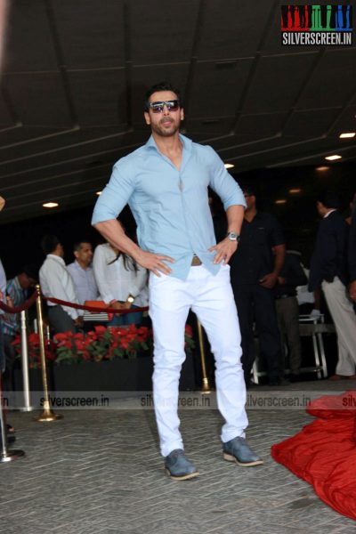 actor-john-abraham-announces-mumbai-marathon-2015-photos-004.jpg