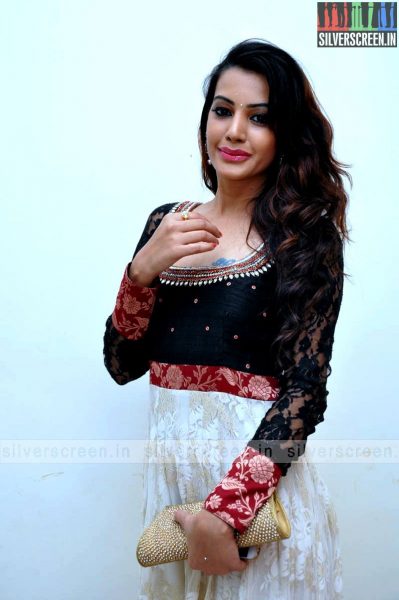 actress-diksha-panth-at-gopala-gopala-audio-launch-photos-031.jpg