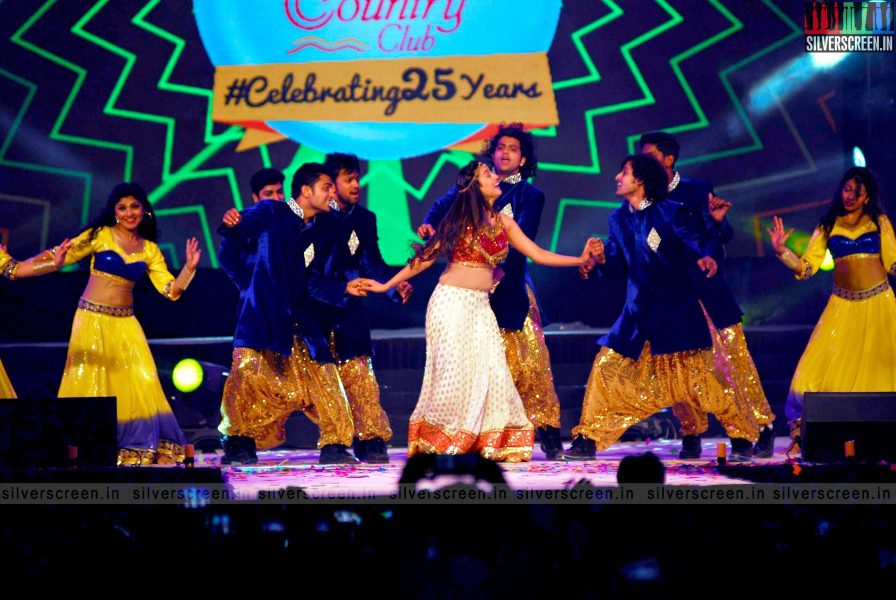 actress-gauhar-khan-performs-new-year-country-club-photos-006.jpg