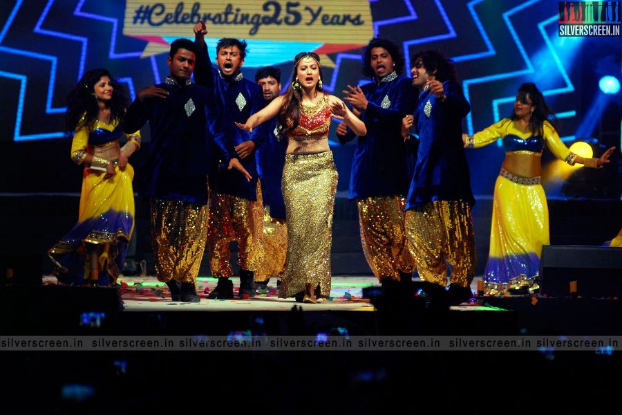 actress-gauhar-khan-performs-new-year-country-club-photos-016.jpg