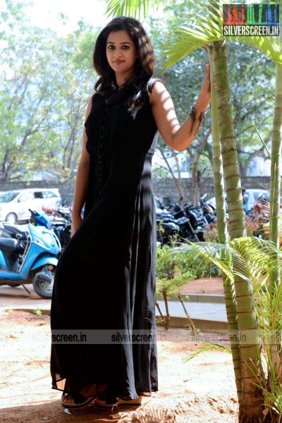 actress-nanditha-raj-krishnamma-kalipindi-iddarini-press-meet-photos-063.jpg