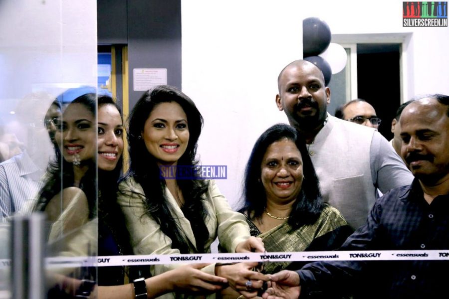 actress-pooja-umashankar-toni-and-guy-essensuals-launch-photos-007.jpg