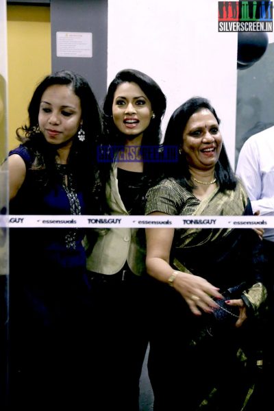 actress-pooja-umashankar-toni-and-guy-essensuals-launch-photos-010.jpg