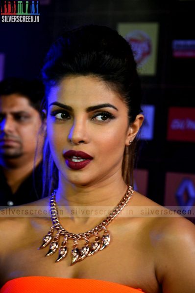 actress-priyanka-chopra-star-guild-awards-2015-photos-066.jpg