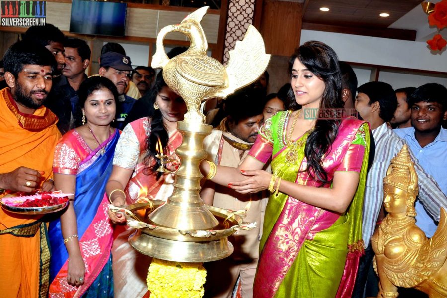 actress-regina-cassandra-launches-chennai-shopping-mall-photos-085.jpg