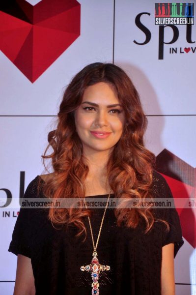 esha-gupta-launches-splash-showroom-mumbai-photos-014.jpg