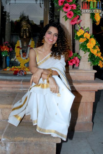 kangana-ranaut-pays-tribute-to-swami-vivekananda-photos-016.jpg