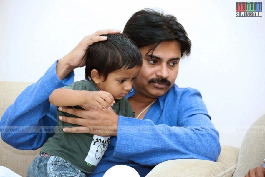 pawan-kalyan-meets-his-fan-sreenivas-photos-015.jpg