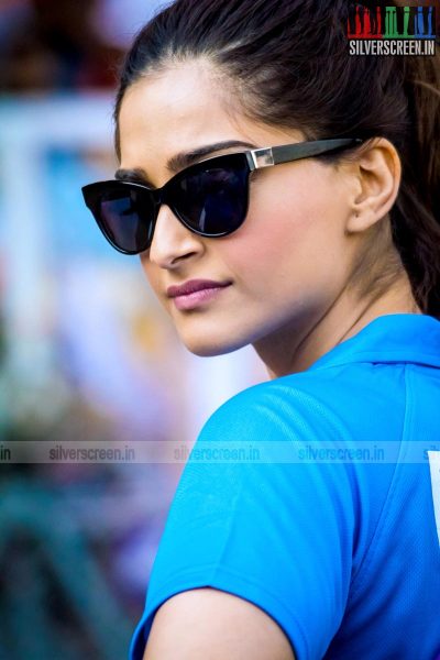 sonam-kapoor-at-ccl5-mumbai-heroes-vs-veer-marathas-match-photos-002.jpg