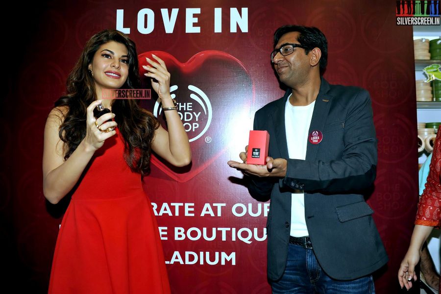 actress-jacqueline-fernandez-launches-the-body-shop-photos-059.jpg