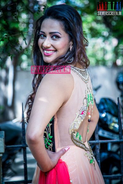 Actress Sanjana Singh HQ Photos