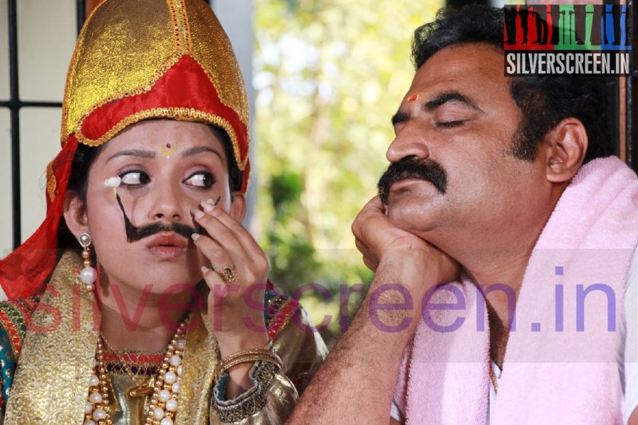 Actor Adukalam Naren and Actress Mahima Nambiar in Agathinai Movie and Working Stills