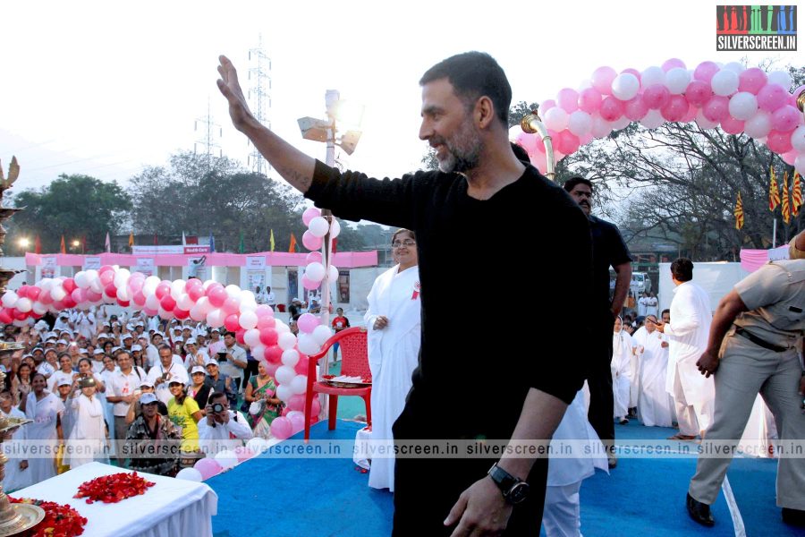 akshay-kumar-flags-off-minithon-2015-photos-003.jpg