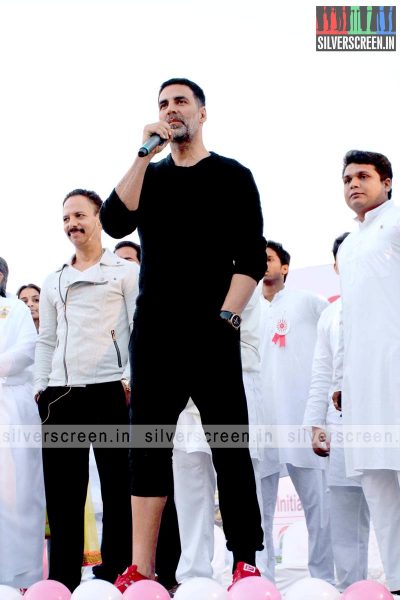 akshay-kumar-flags-off-minithon-2015-photos-005.jpg