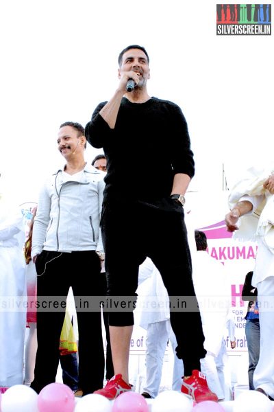 akshay-kumar-flags-off-minithon-2015-photos-006.jpg