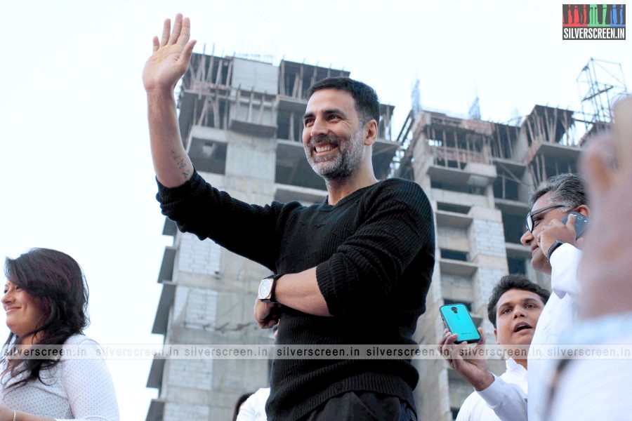 akshay-kumar-flags-off-minithon-2015-photos-014.jpg