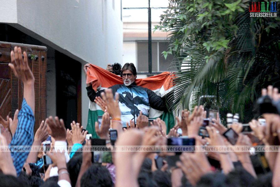 Amitabh Bachchan Celebrates India's world cup Win Over Pakistan Photos