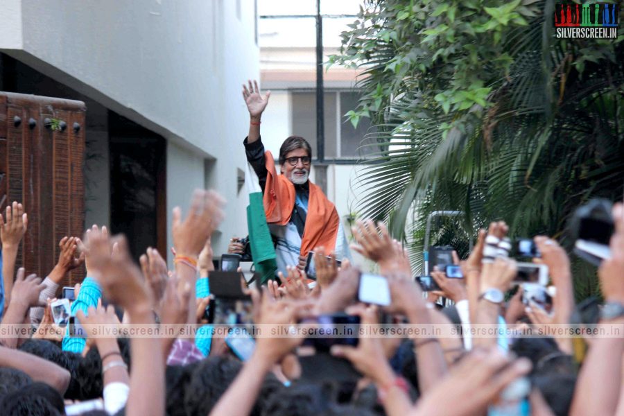 Amitabh Bachchan Celebrates India's world cup Win Over Pakistan Photos