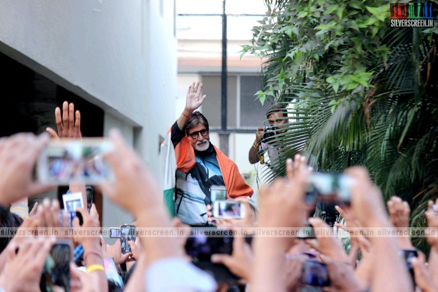 Amitabh Bachchan Celebrates India's world cup Win Over Pakistan Photos