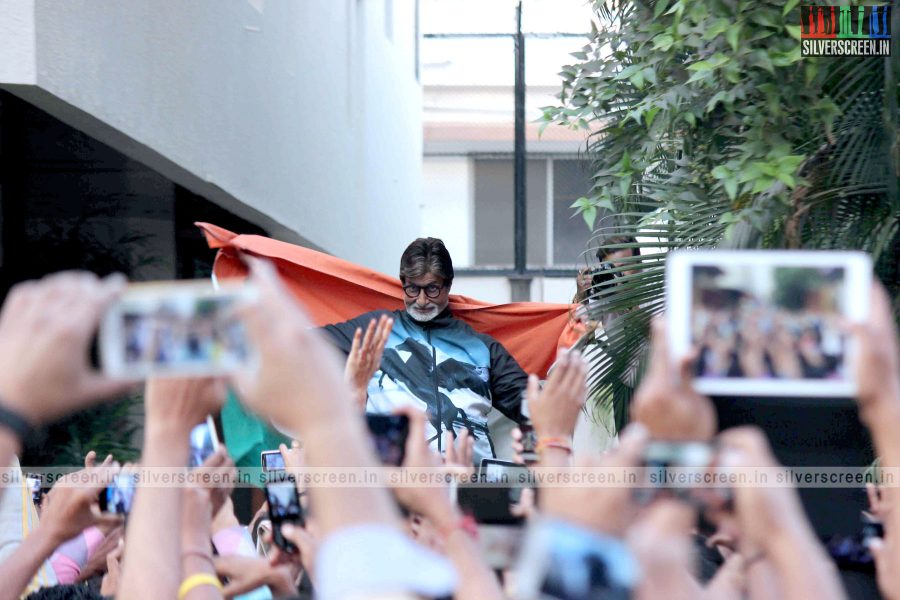 Amitabh Bachchan Celebrates India's world cup Win Over Pakistan Photos