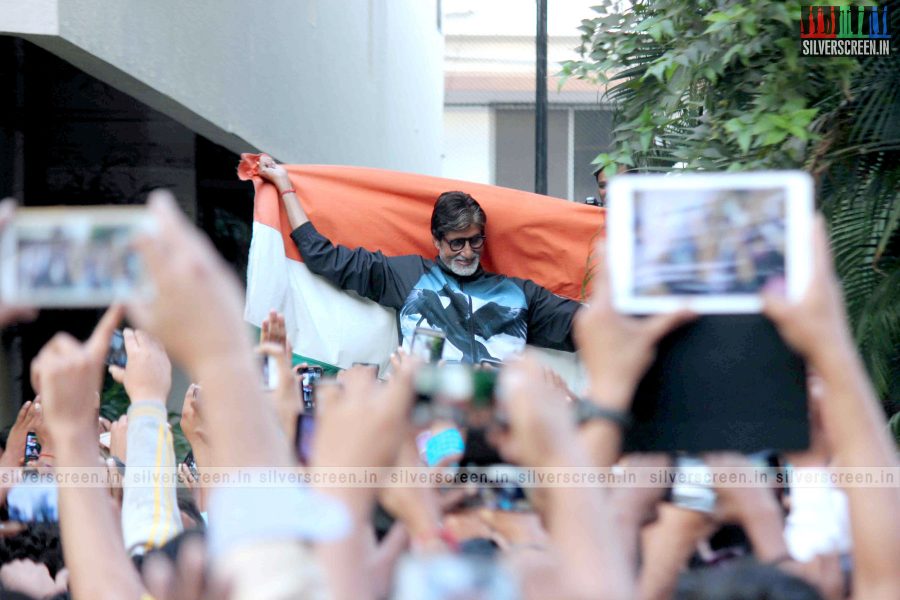 Amitabh Bachchan Celebrates India's world cup Win Over Pakistan Photos