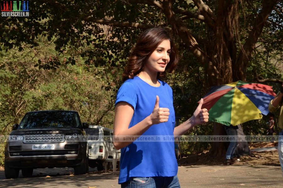 anushka-sharma-promotes-nh10-sets-lifeok-channel-photos-015.jpg