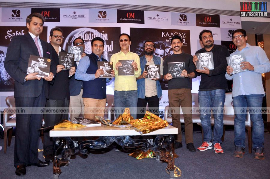 farhan-akhtar-at-the-launch-of-guru-dutts-screenplay-books-photos-020.jpg