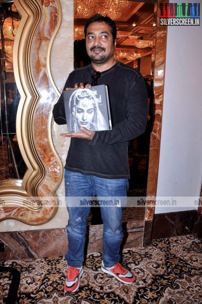 farhan-akhtar-at-the-launch-of-guru-dutts-screenplay-books-photos-023.jpg