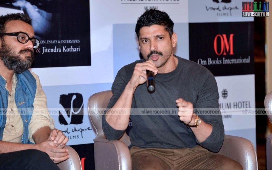 farhan-akhtar-at-the-launch-of-guru-dutts-screenplay-books-photos-024.jpg