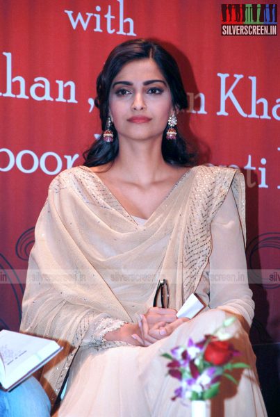 Actress Sonam Kapoor Launches Irshad Kamil's Ek Maheena Nazmon Ka Book Photos