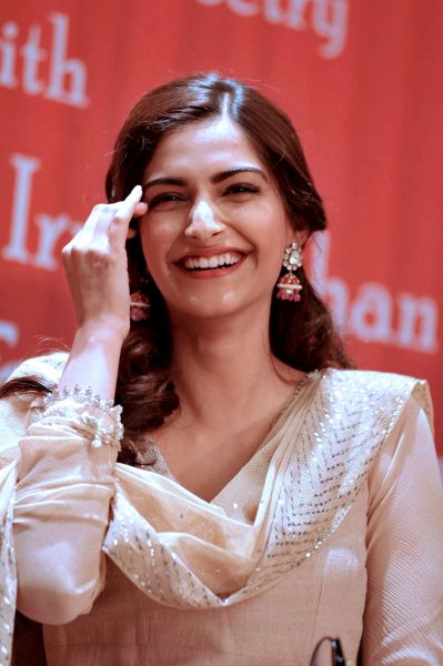 Actress Sonam Kapoor at Irshad Kamil's Ek Maheena Nazmon Ka Book Launch