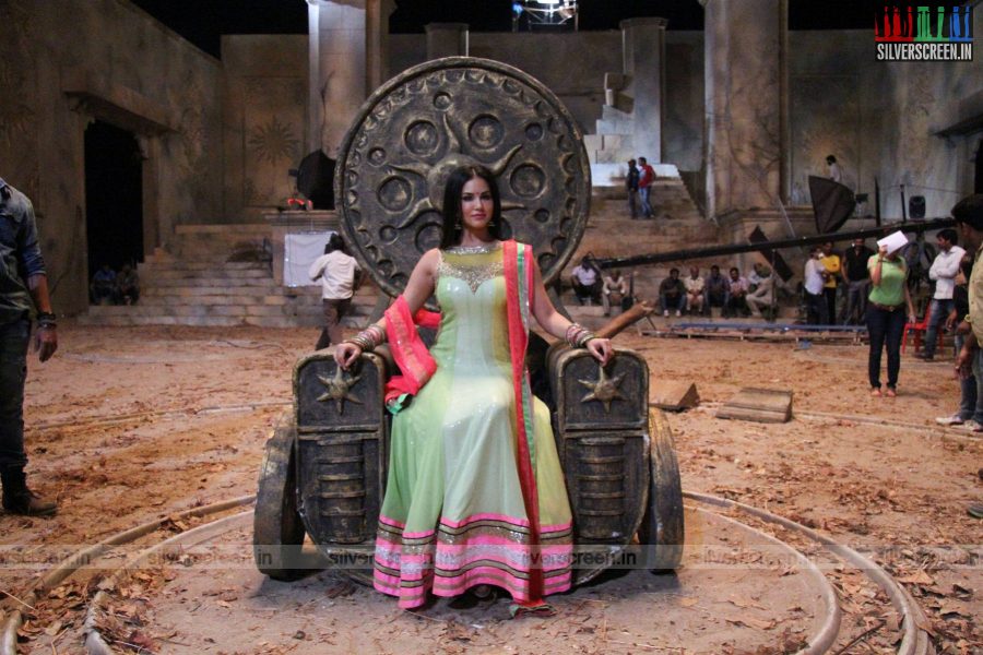 Sunny Leone at Leela Movie Shooting Spot Photos